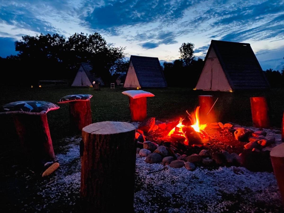 Greenvalleyglamping Sesce Pri Preboldu Exteriér fotografie