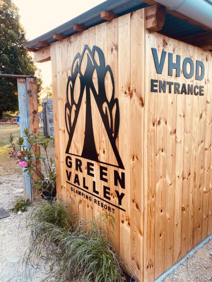 Greenvalleyglamping Sesce Pri Preboldu Exteriér fotografie